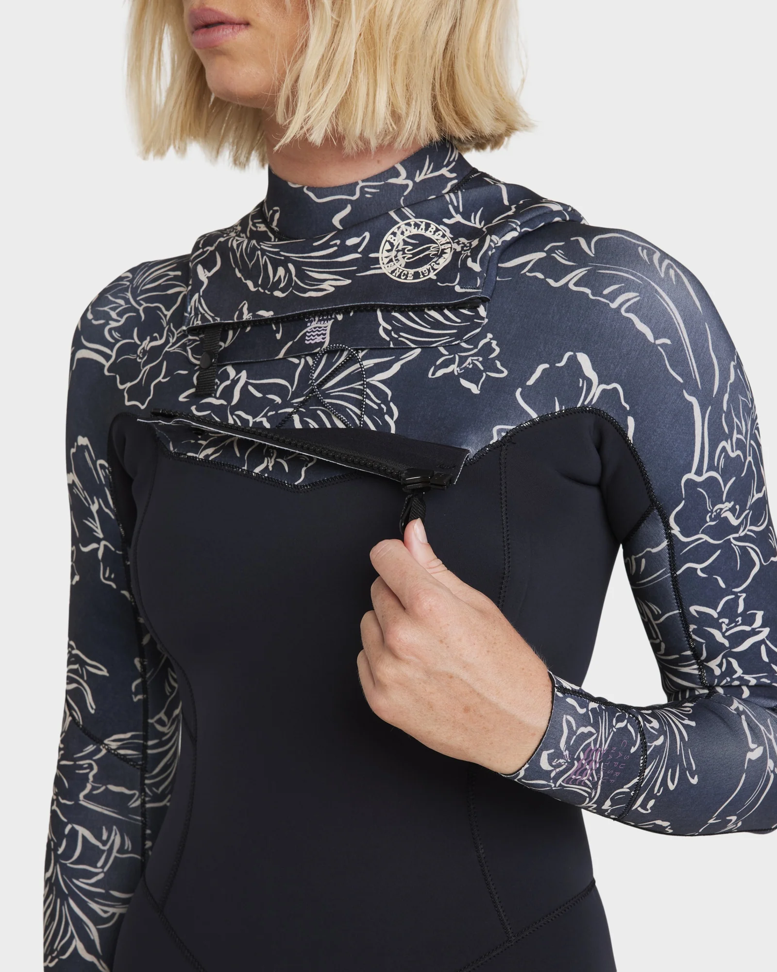 Womens 3/2mm Salty Dayz Natural Chest Zip Steamer Wetsuit - Image 9