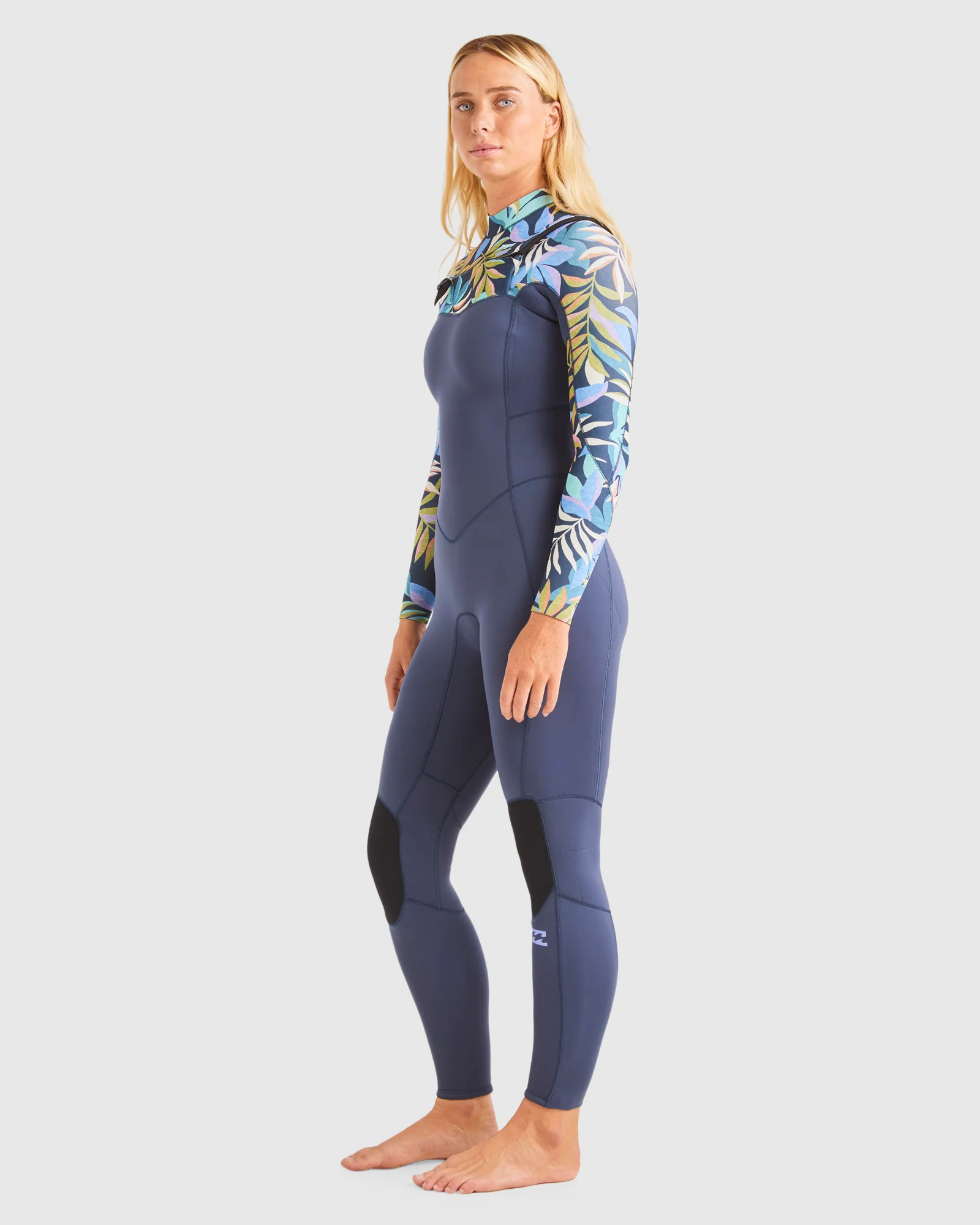 Womens 3/2mm Synergy Chest Zip Steamer Wetsuit - Image 2