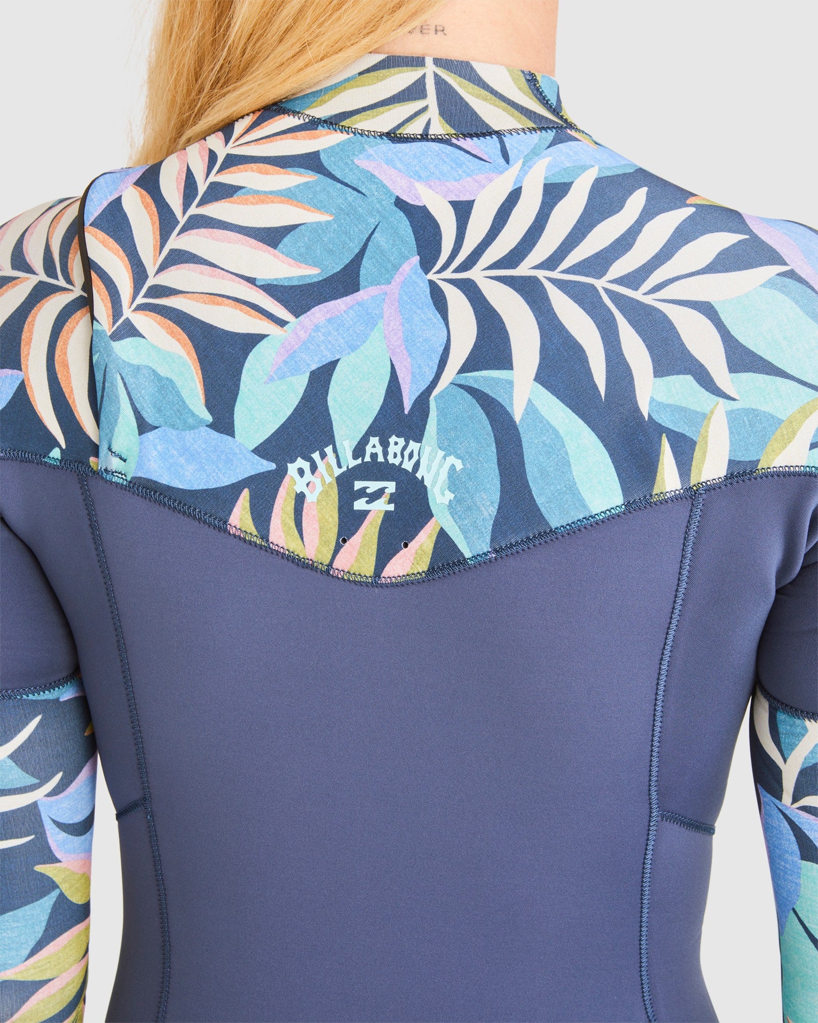 Womens 3/2mm Synergy Chest Zip Steamer Wetsuit - Image 7