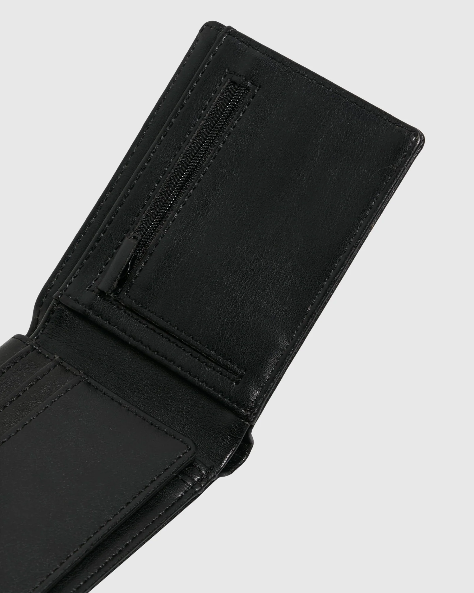Mens Classic Flip Leather Wallet - Image 3