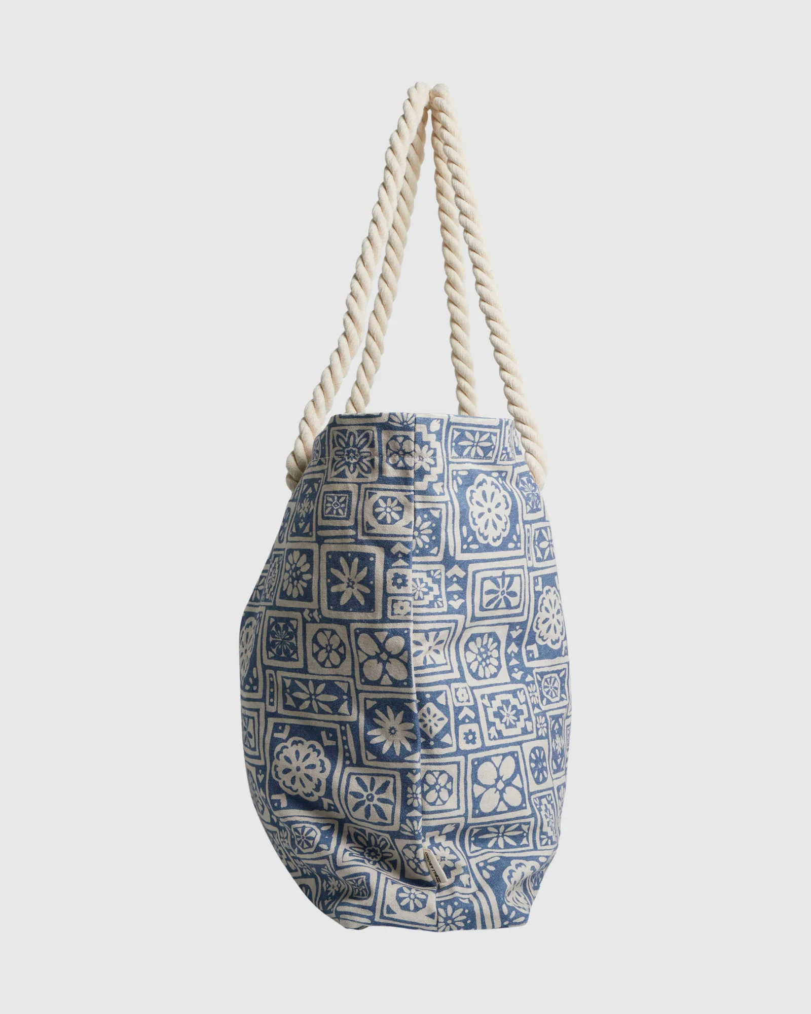 Womens Down Under Beach Tote Bag - Image 7