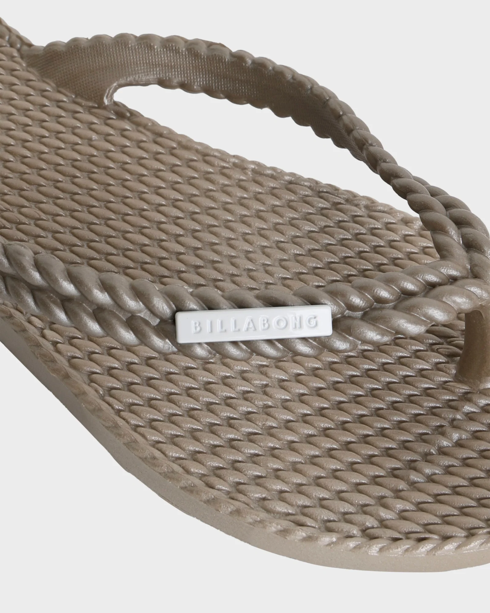Womens Kick Back Metallic Thongs - Image 5