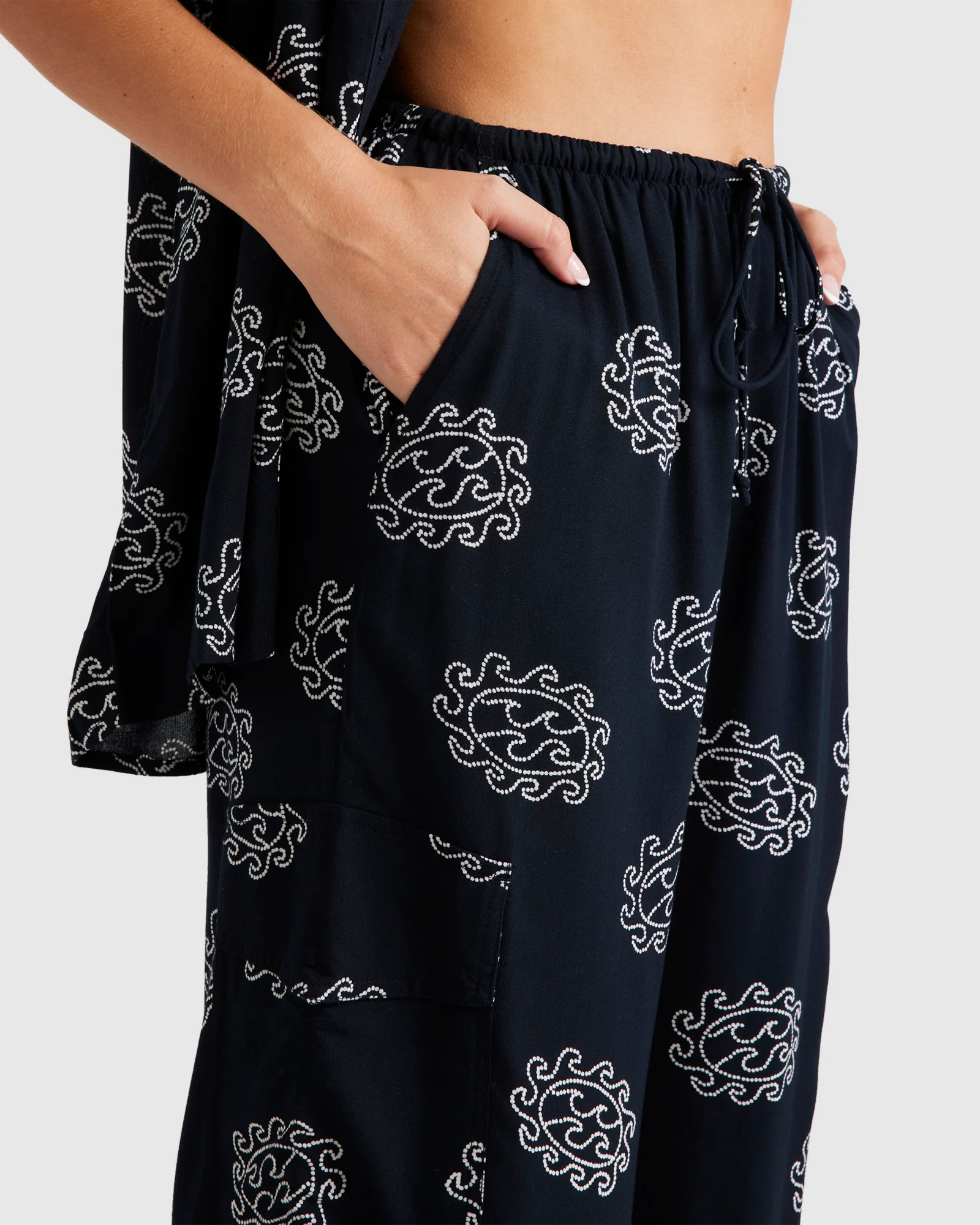 Womens Otis Sunny Cargo Pants - Image 4