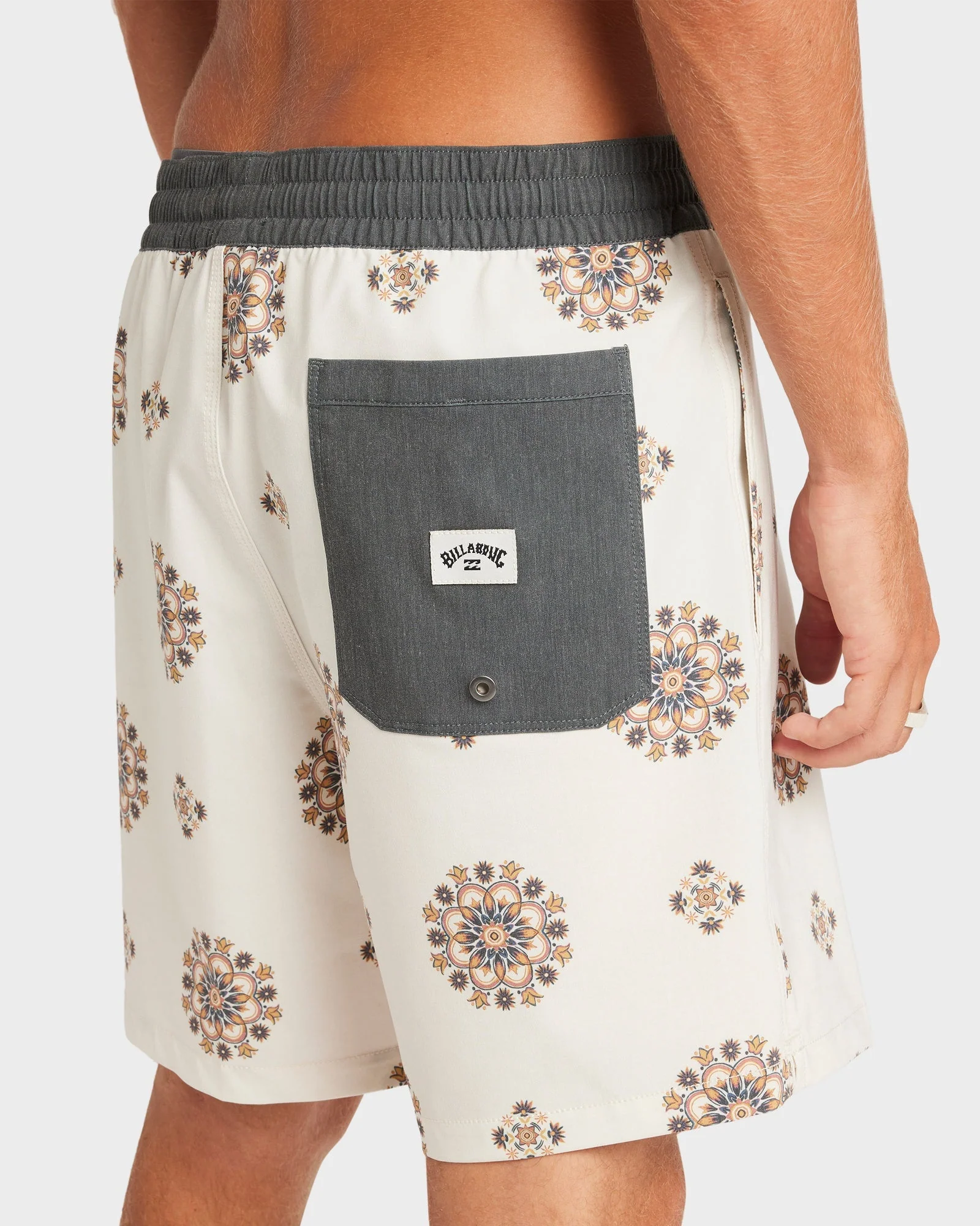 Mens Sundays Layback 17" Boardshorts - Image 4